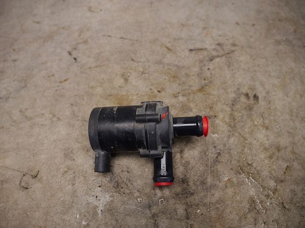 Water pump VOLVO V40 Hatchback (525, 526)