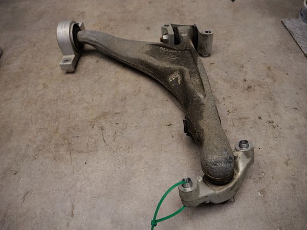 31360651 : Bærearm forrest nederst - Autoparts24