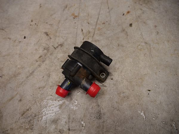 Water pump VOLVO V50 (545)