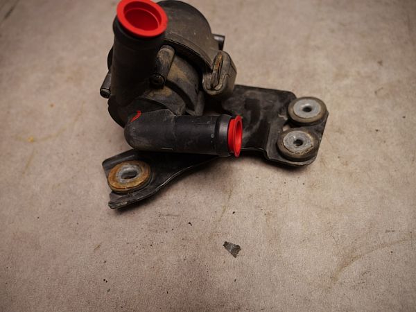 Water pump VOLVO V70 III (135)