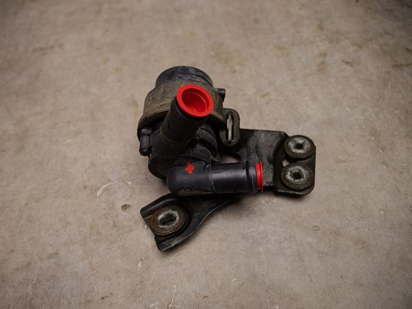 Water pump VOLVO V70 III (135)