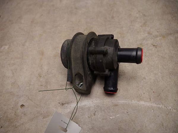 Water pump VOLVO V40 Hatchback (525, 526)