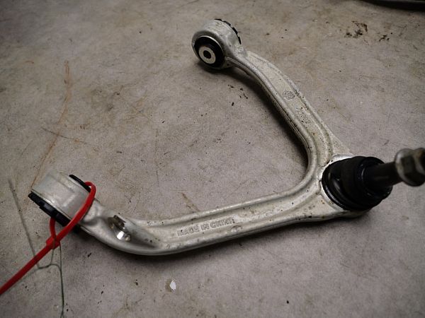 32395246 : Bærearm forrest øverst - Autoparts24