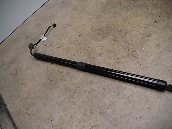 32296915 : Bagklapsdæmper - Autoparts24