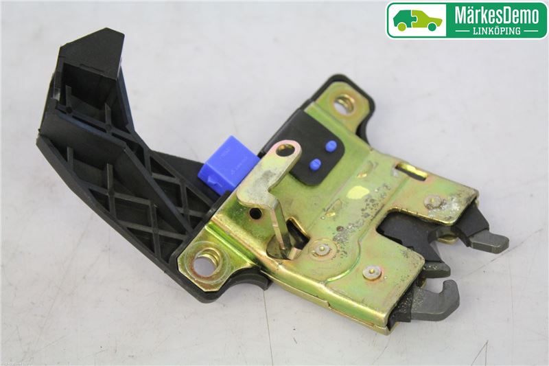 Tailgate boot lock motor