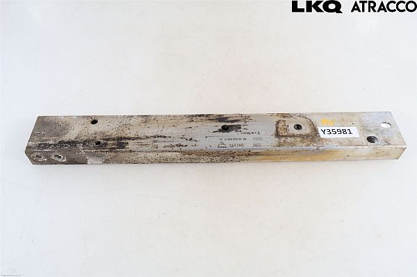 Lower radiator support