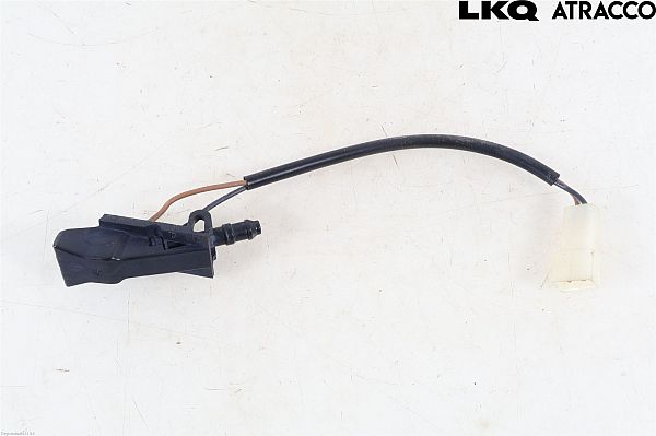 Windshield washer spray nozzle