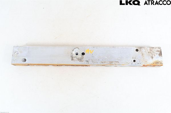 Lower radiator support