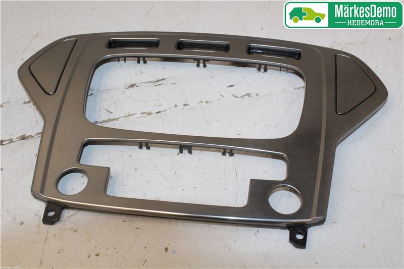 Radio - front plate TOYOTA AVENSIS Saloon (_T27_)