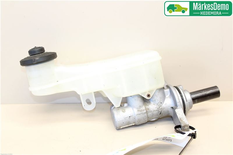 Brake - Master cylinder TOYOTA IQ (_J1_)