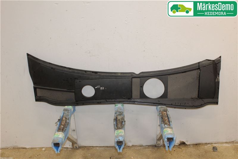 Battery box tray cover