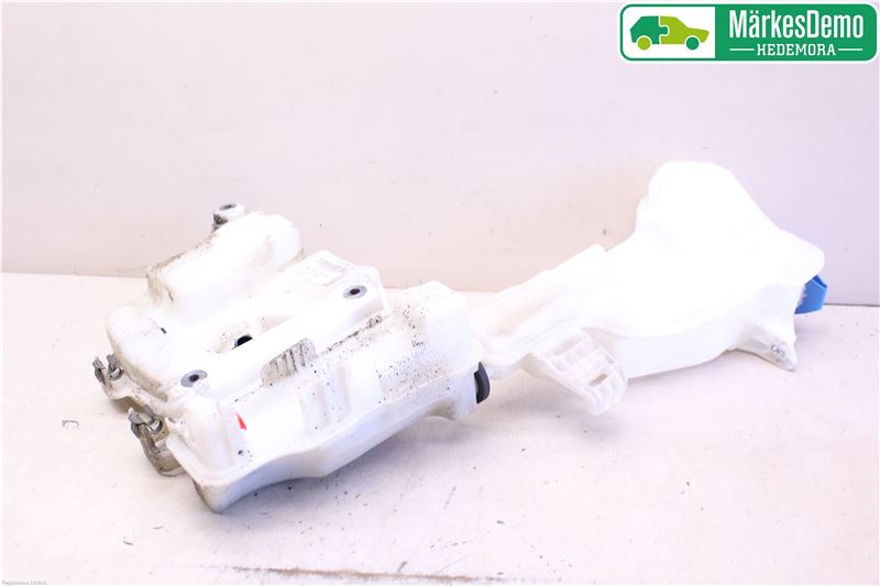 5Q0955453BA : Sprinklerbeholder og Sprinkler - med motor - Autoparts24