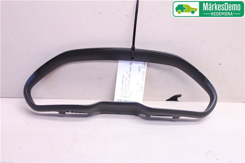 Instrument cluster surround PEUGEOT 2008 I (CU_)