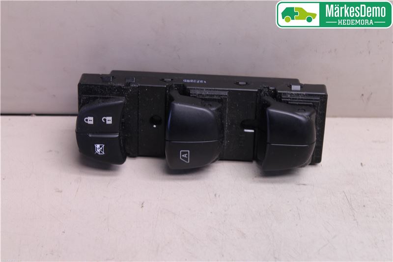 Switch - electrical screen heater NISSAN QASHQAI II SUV (J11, J11_)