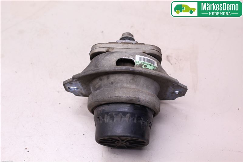 Engine Mounting / Engine Mount bracket LAND ROVER DISCOVERY IV (L319)