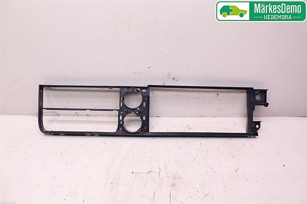 Radio – obudowa VOLVO 240 Kombi (P245)
