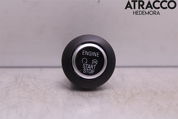 Bouton poussoir de démarrage du moteur