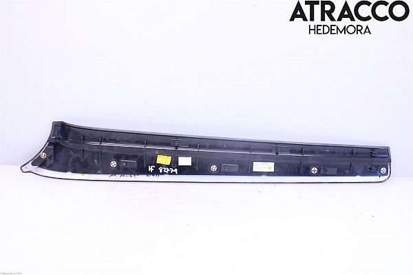 Door trim strip