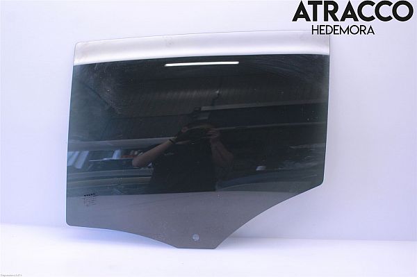 Rear side window screen VOLVO V60 I (155, 157)