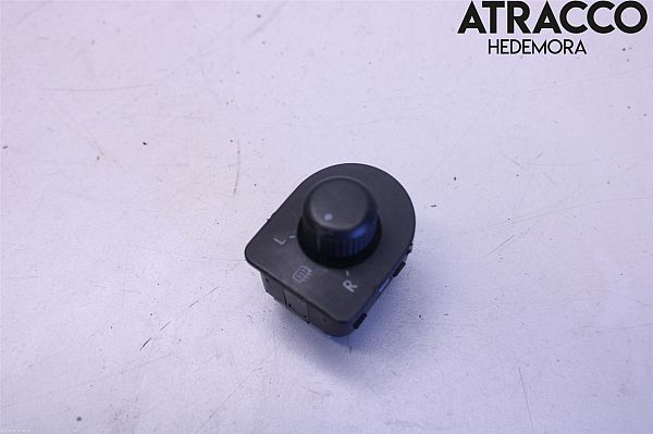 Wing mirror switch