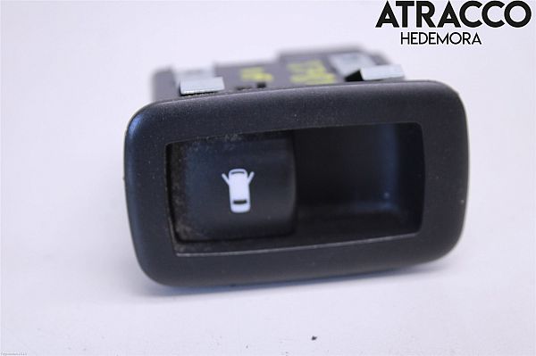 Quarter vent window switch