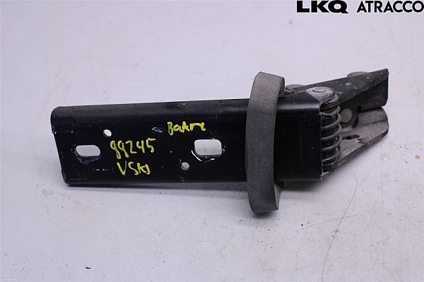 Sliding door middle roller runner