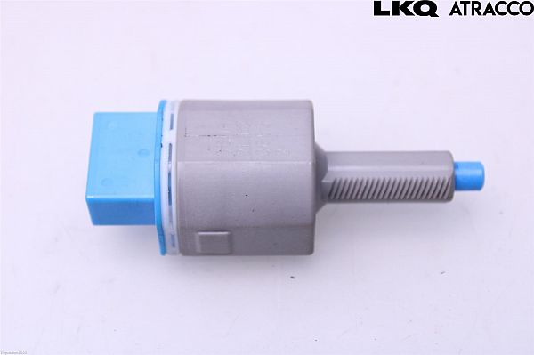 contact feu stop TOYOTA YARIS CROSS (MXP_)