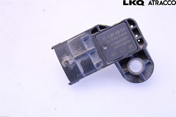 common rail (Injectie) / Verstuiver Brug NISSAN PULSAR Hatchback (C13)