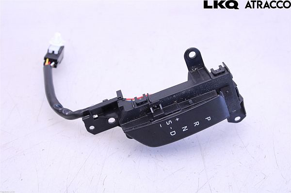 Gear shift selector indicator