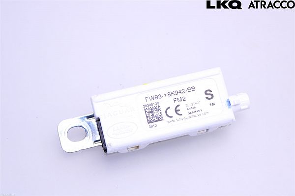 Wzmacniacz antenowy JAGUAR E-PACE (X540)