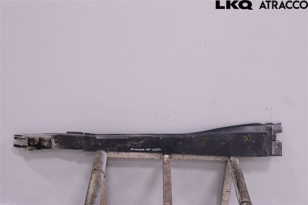 Center under tray cover