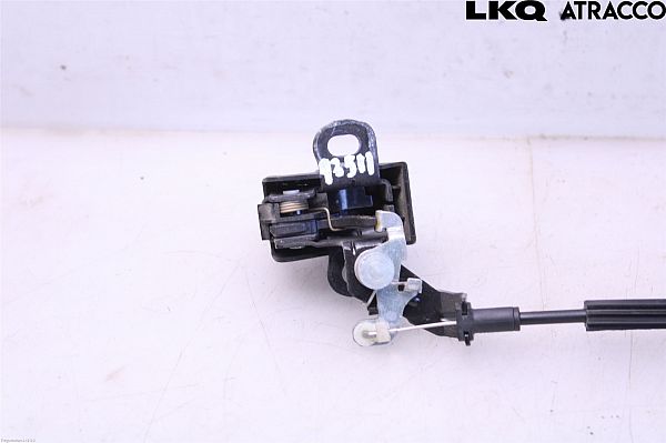 Tailgate lock