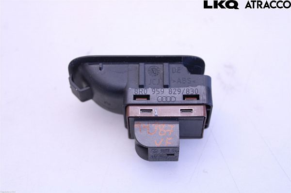 Tailgate/boot open switch button