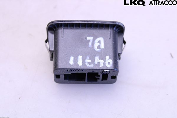 Tailgate release switch