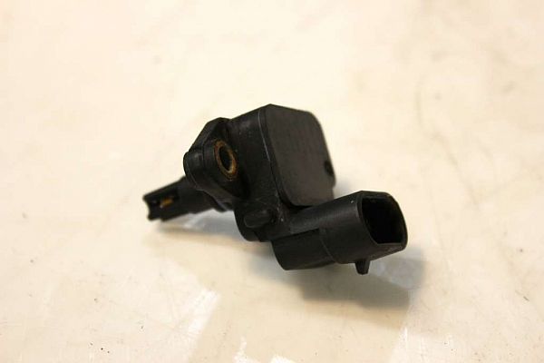 common rail (Injectie) / Verstuiver Brug SAAB 9-3 Estate (E50)