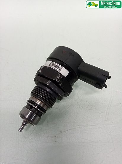common rail (Injectie) / Verstuiver Brug SAAB 9-3 (YS3F, E79, D79, D75)