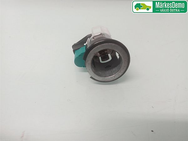 Cigarette lighter socket