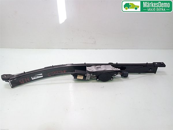 Sliding door latching motor