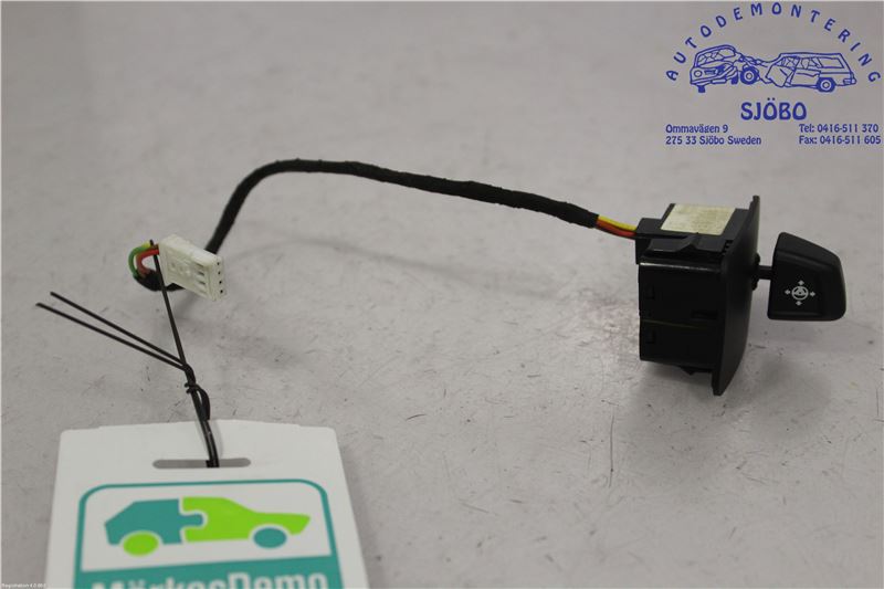 Steering wheel adjustment switch