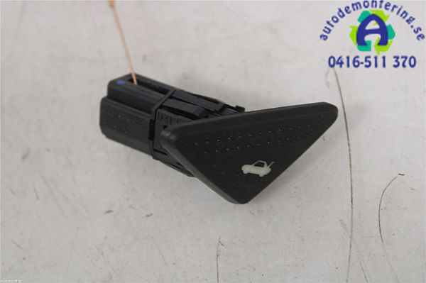 Tailgate opening switch