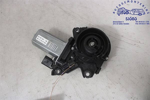 Door soft close latching motor