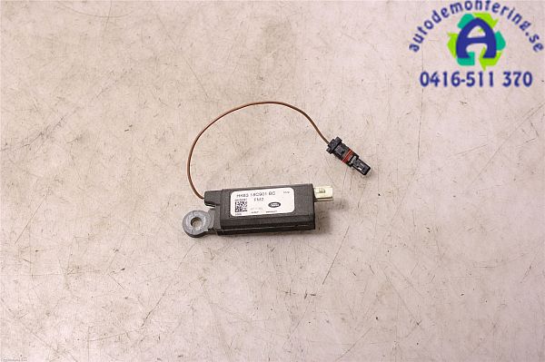 Wzmacniacz antenowy JAGUAR F-PACE (X761)