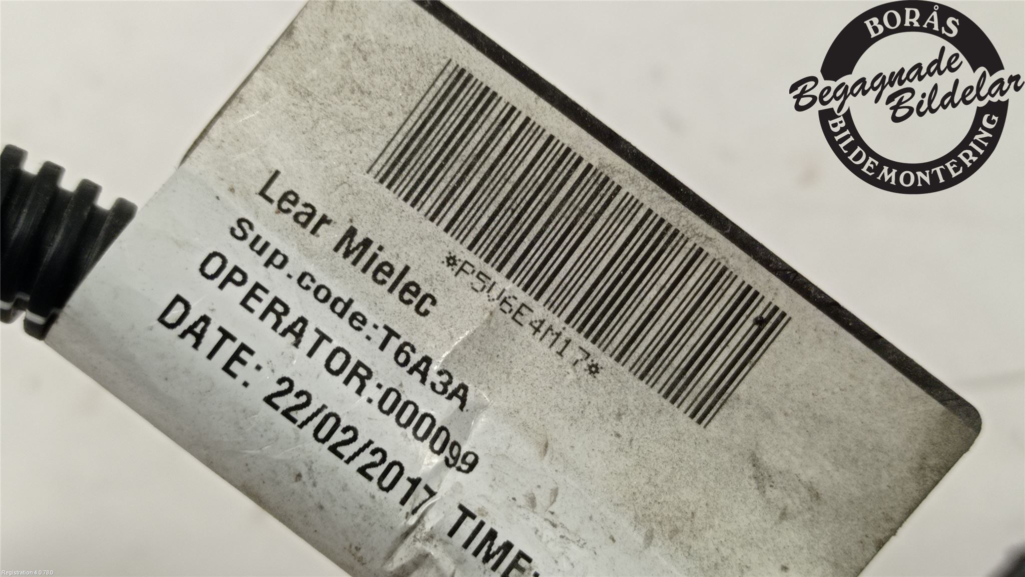 19ページ Genuine® 30746040 - Front ABS Speed Sensor Wiring Harness