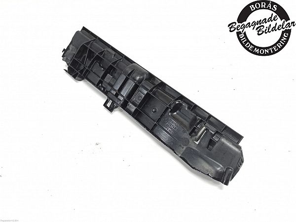 Radiator mount bracket