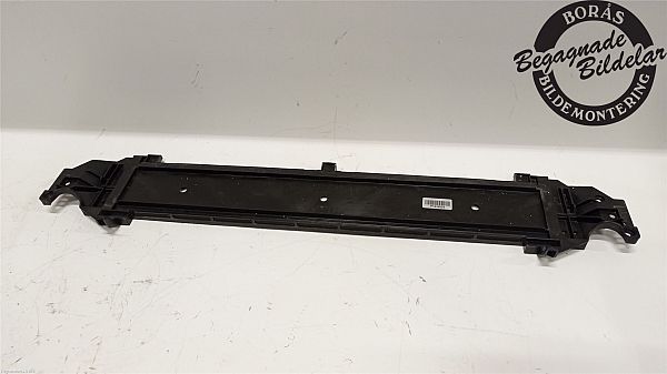 Lower radiator support