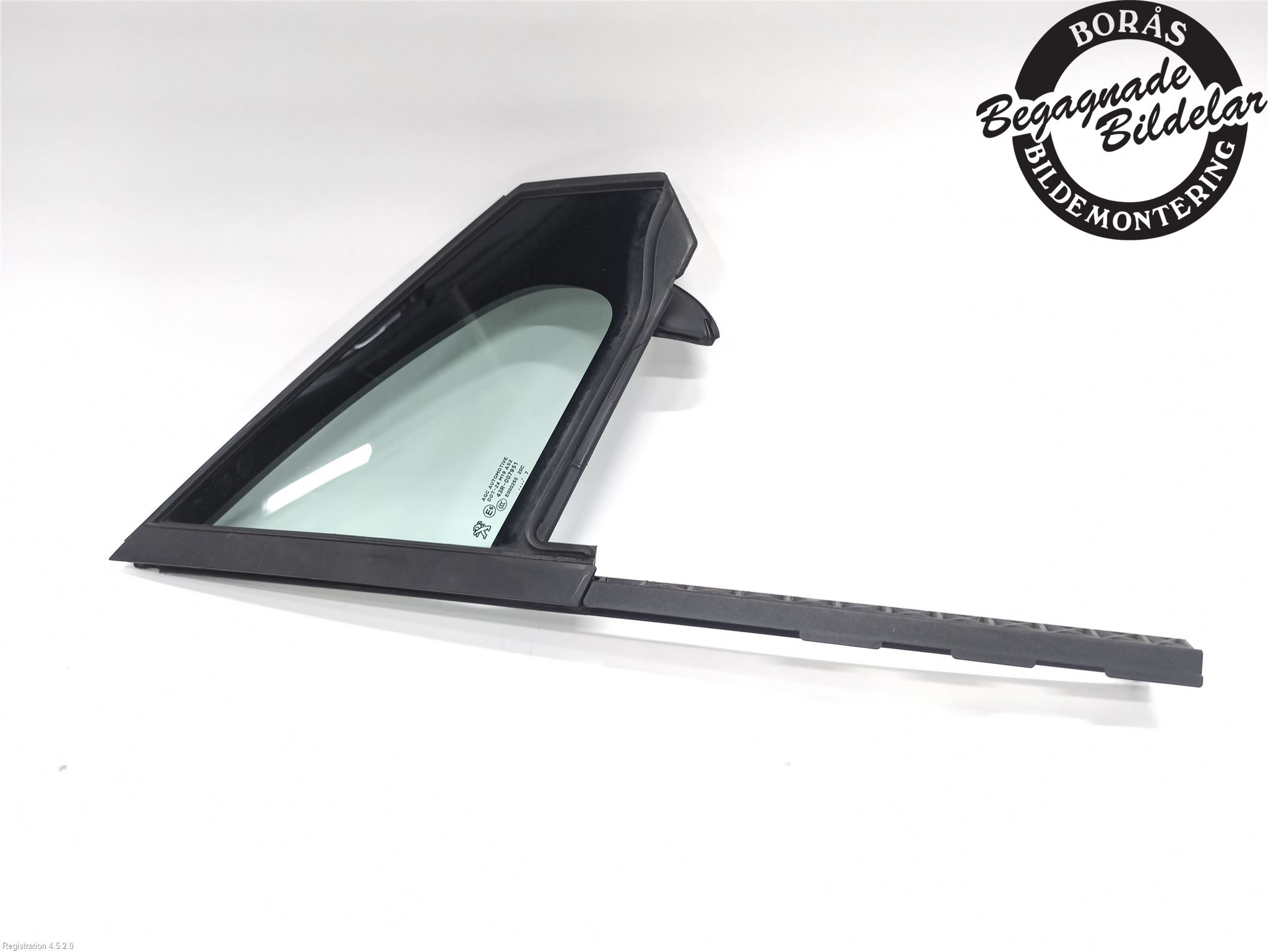Plaque Décorative Triangulaire Chromée Pour Pare-brise Peugeot 2008 Et 208 - Références 9675629980, 9675629580