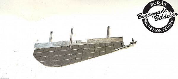 Battery tray heat shield