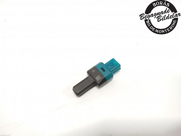 contact feu stop KIA SORENTO IV (MQ4)