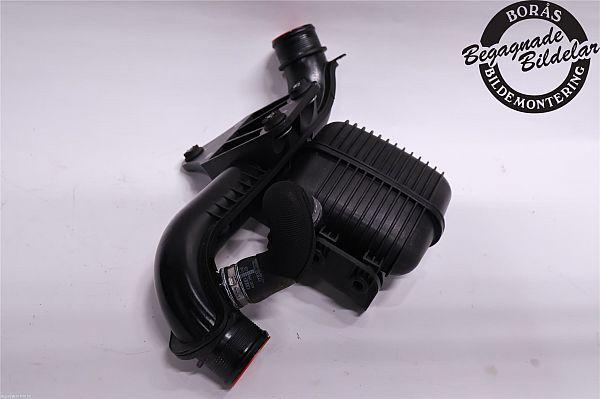 Intake resonator