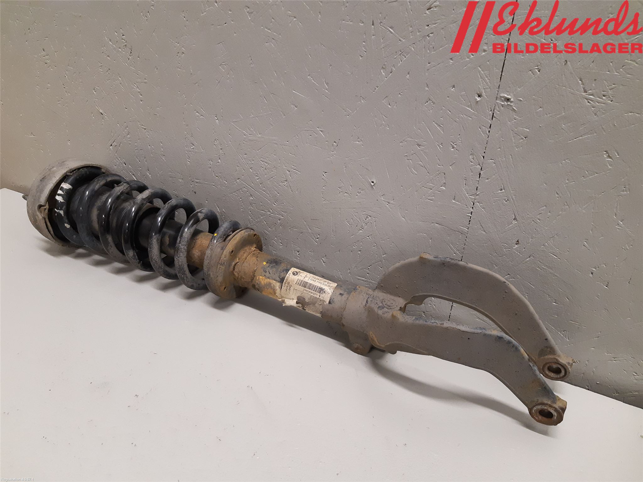 T60 ハイパージャンプ Parts# 31 31 6 784 973 31316784973 Shock absorber front left